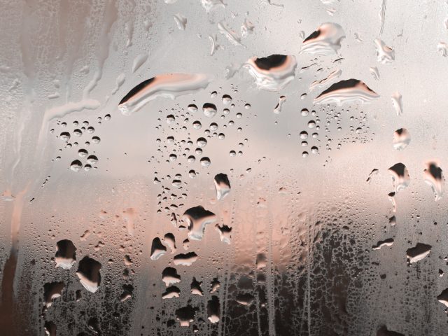https://www.heltyair.com/wp-content/uploads/2019/02/natural-water-drop-texture-P6YJV2U-1-640x480.jpg