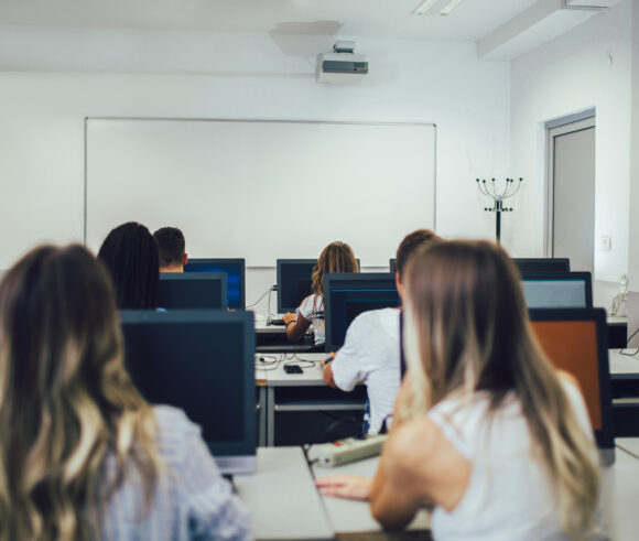 aula scolastica con studenti scuole superiori