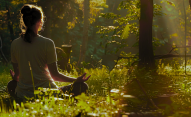 ragazza foresta meditazione