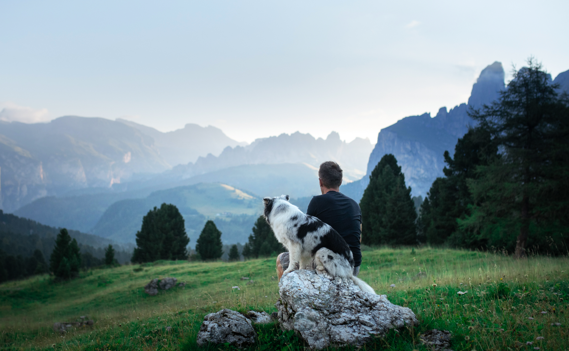 uomo e cane natura